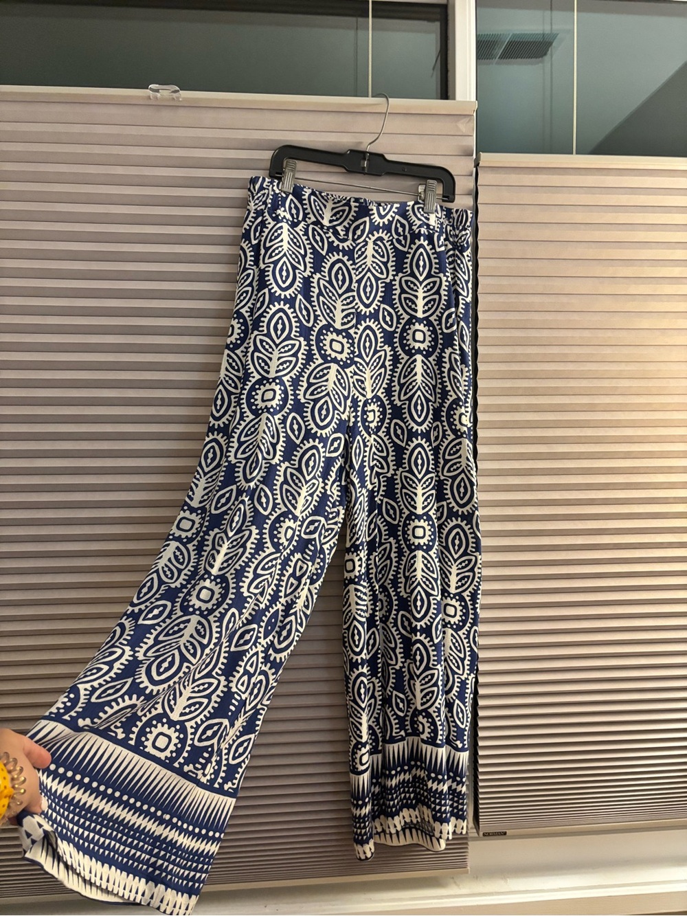 Rose & Olive Navy and White Wide-Leg Printed Pants NWT